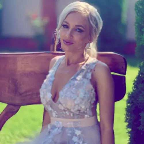 attraktivebelin image 0