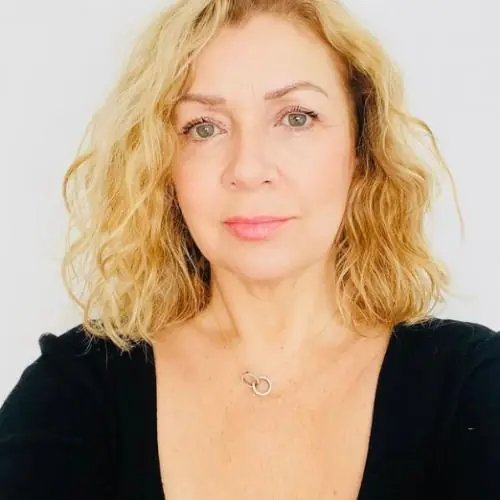 larahaschen69 image 0