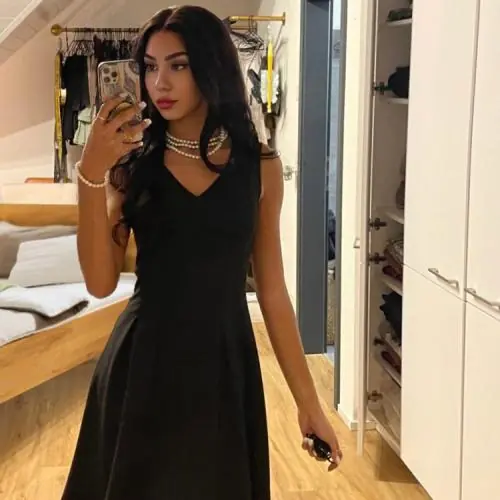 vickiiiivickiii image 0