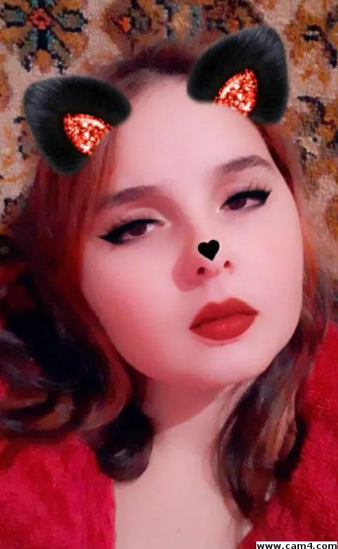 Amina_Kisses image 0