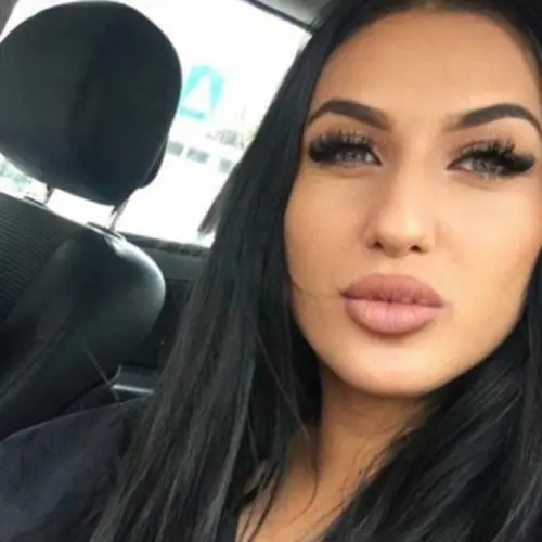 einmaligerena image 0