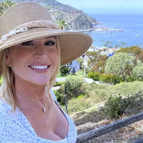 mandyundleben image 0