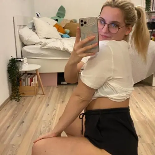 erstenacktehaut image 0