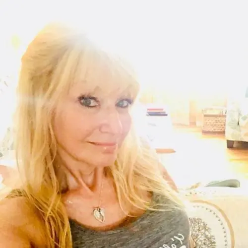 hellennhallo image 0