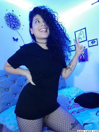 Ximena_Curly_ image 0