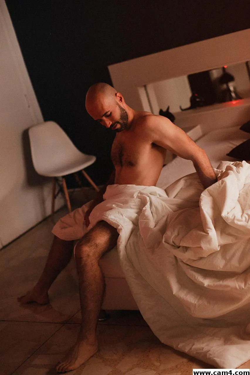 macho_hot_latin image 0