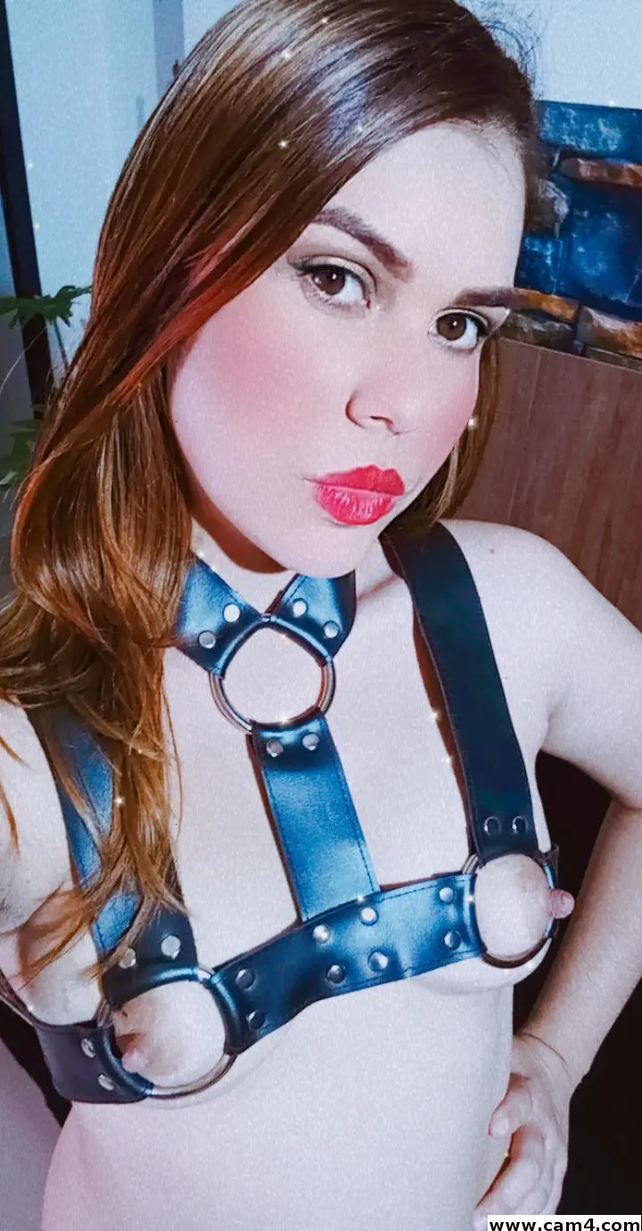 SOPHIA_THOMPSON image 0