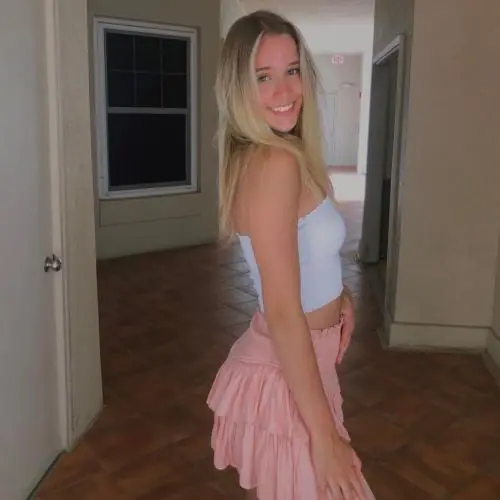 emiiilliiieeee image 0