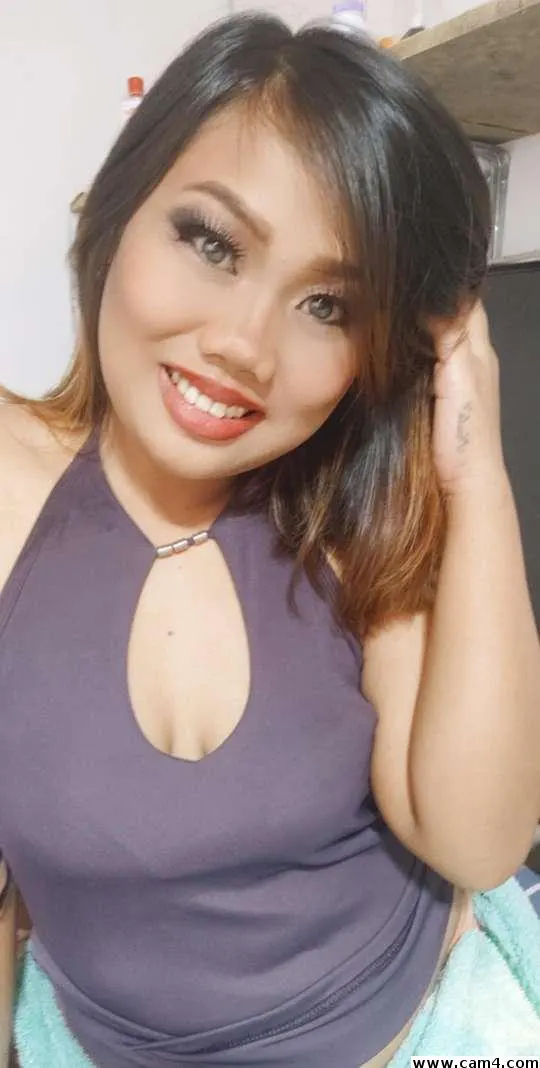 yourmorenababe image 0