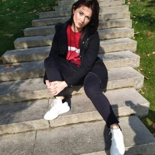 laralaralena image 0