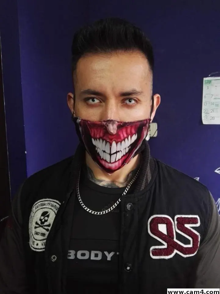 latiinohugee image 0