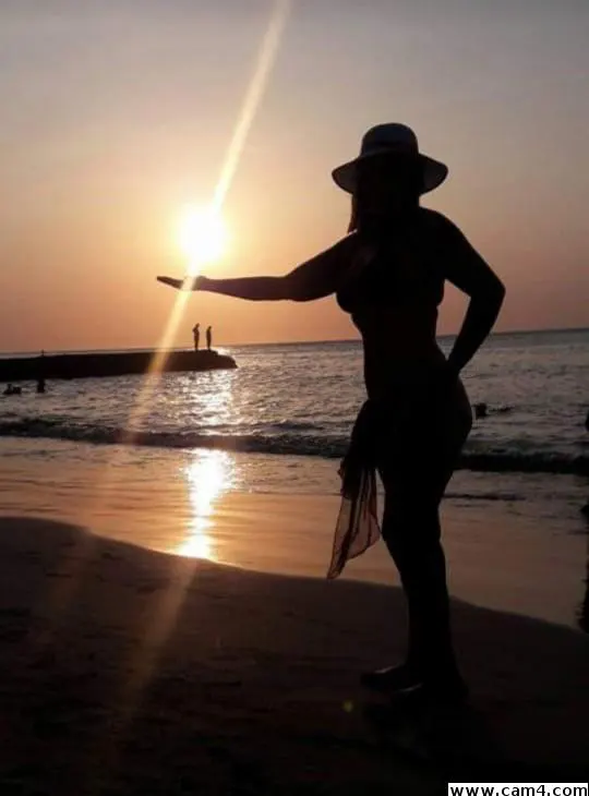 scarletthung2 image 0