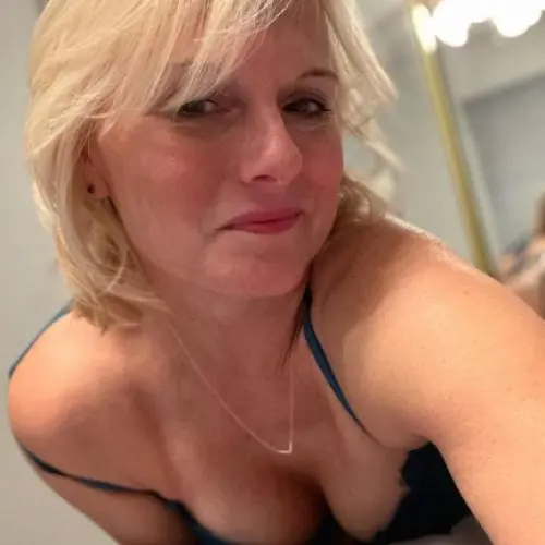 caroline3333 image 0